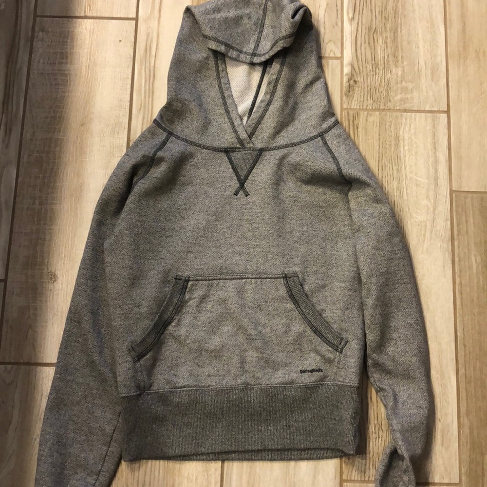 Women’s grey Patagonia sweatshirt